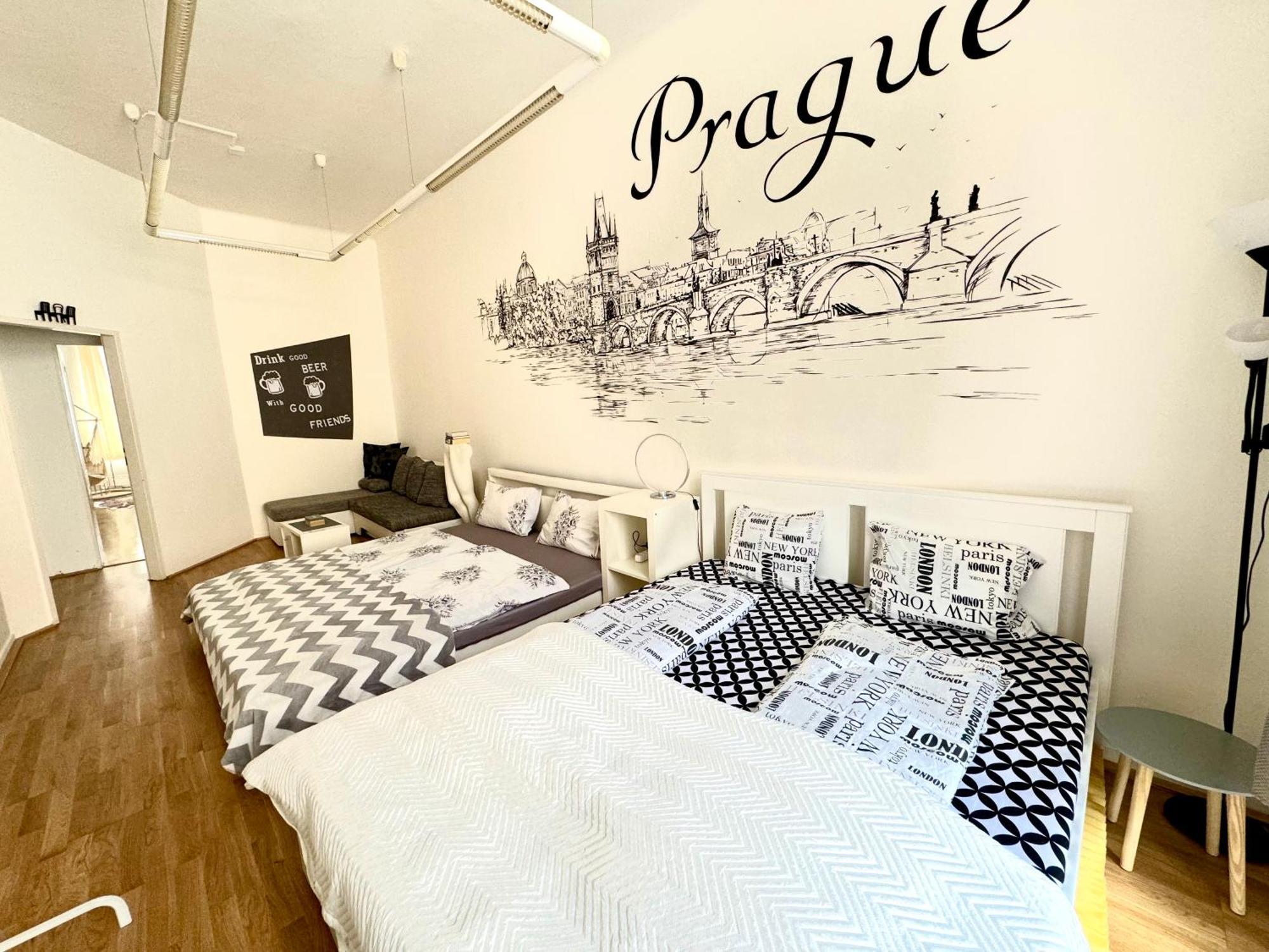 Fantastic In The Center * Praag